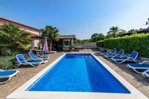 Children-friendly villa with barbecue, pool & terrace | Pool view - Image 2
