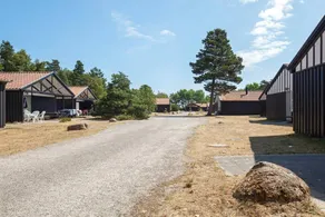 Holiday home with terrace - Image 4