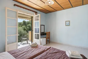 Studio Apartment 'Apraos Bay Hotel 14' with Sea View, Wi-Fi and Air Conditioning - Image 3