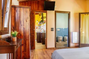 Apartment 'Ponente' with Shared Pool, Private Entrance and Air Conditioning - Image 5