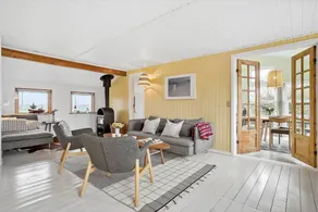 Charming house with terrace - Image 2