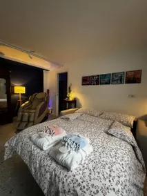 Agradable habitación privada con jacuzzi y sauna | Cerca de la playa - Image 3