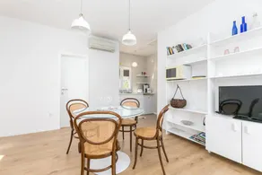 Apartment with barbeque, terrace & garden - Image 5