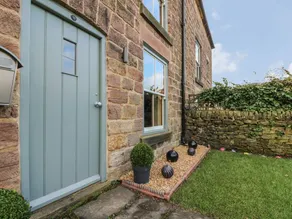 Family-friendly cottage with garden | Pets allowed - Image 2