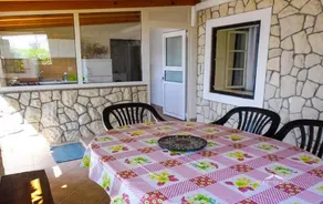 Apartamento vacacional con jardín - Image 2