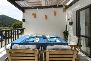 Maison avec piscine, terrasse et jardin | Vue montagne - Image 4