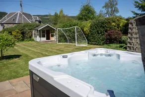 Fully equipped cottage with garden & hot tub | Dogs allowed - Image 2