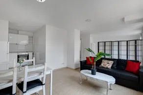 Appartement de vacances avec terrasse et internet haut débit | Vue ville | Parfait pour le travail à distance - Image 3