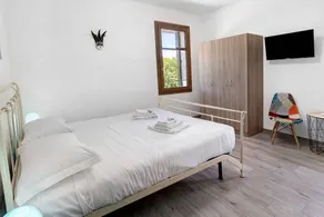 Private room with garden & terrace - Image 2