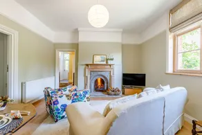 Cottage with garden & barbeque | River view - Image 4
