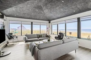 Fully equipped holiday home with terrace, sauna & hot tub | Sea view | Close to the beach - Image 3