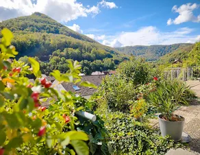 Appartamento con terrazza e giardino | Vista sulla montagna | Perfetto per il lavoro da remoto - Image 2