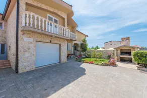 Fully equipped lovely apartment with terrace, garden & barbecue - Image 3