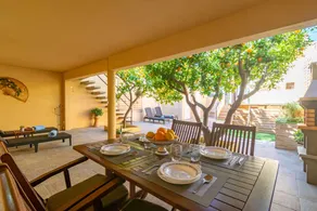 Child-friendly chalet with BBQ, garden & private pool - Image 2