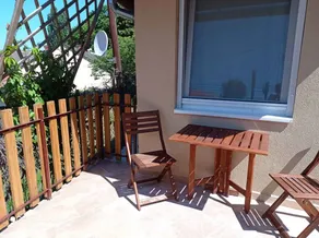Studio with terrace & garden - Image 3