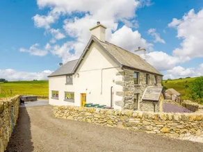 Cottage with garden & jacuzzi - Image 3