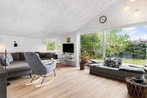 Child-friendly charming holiday home with hot tub, terrace & barbeque | Beach nearby - Image 2