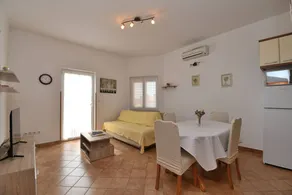Fully equipped pleasant flat with barbeque, garden & pool | Garden view - Image 2