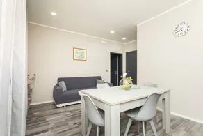 Flat with garden & terrace | City view - Image 4