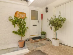 Child-friendly cottage with BBQ, garden & terrace | Beach view - Image 4