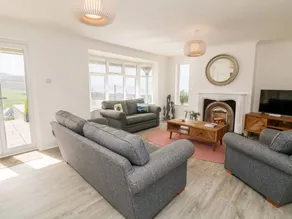 Child-friendly cottage with garden & jacuzzi | Beach view | Next to the beach | Pets are welcome - Image 5