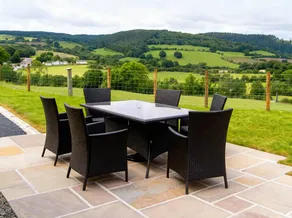 Cottage with garden, jacuzzi & barbecue - Image 3