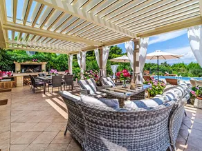 Fully equipped holiday home with private pool, terrace & hot tub | Sea view | Beach nearby | Pet-friendly - Image 4