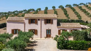 Villa with barbecue, terrace & private pool - Image 3