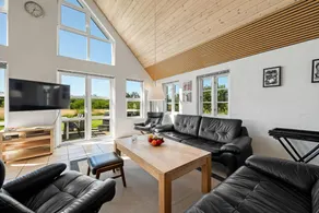House with hot tub & sauna - Image 5