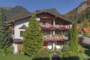 Apartment with terrace & garden - Image 2