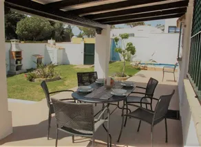 Agréable maison de vacances entièrement équipée avec terrasse, piscine privée et barbecue - Image 3