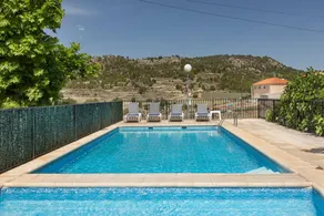 Family-friendly nice house with pool, terrace & BBQ | Mountain view | Pets allowed - Image 2