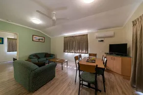 Gorgeous Cabin Rental near Mount Archer National Park, Queensland - Image 5