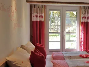 Chambre chez l'habitant avec barbecue, internet haut débit et terrasse | Vue jardin - Image 2