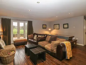 Child-friendly cottage with garden - Image 3