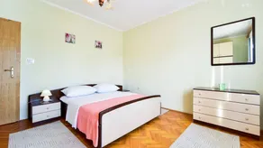 Fully equipped apartment with pool, BBQ & garden - Image 3