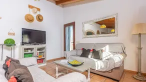 Apartment with pool, barbeque & garden - Image 3