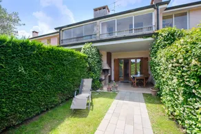 Appartement avec barbecue, terrasse et jardin | Vue jardin - Image 2