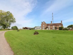 Children-friendly wonderful cottage with garden & hot tub | Pets are welcome - Image 2