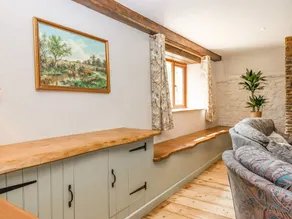 Family-oriented cottage with garden - Image 5