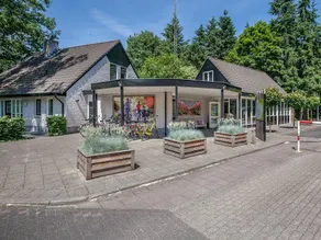 Child-friendly beautiful bungalow with garden, heated pool & terrace | Pets allowed - Image 2