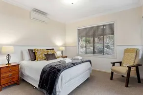 Secluded Hillside Chalet with Stunning Views & Outdoor Spa near Hampton, Queensland - Image 4