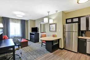Family-oriented flat with pool & barbeque - Image 3