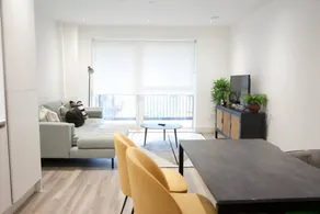 Luxury London Royal Wharf Apartment - Image 4