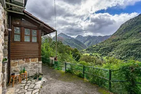 House with garden | Garden view - Image 3