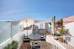 Agréable maison entièrement équipée avec terrasse et internet haut débit | Vue ville - Image 3