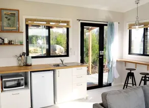 Romantic Cabin Getaway with Waterfront Views near Hobart, Tasmania - Image 3