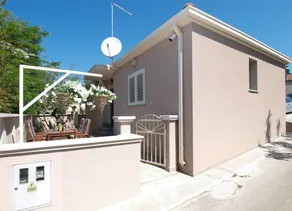 House with barbecue & terrace - Image 2