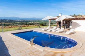 Holiday home with pool, garden & barbeque | Mountain view | Suitable for remote work - Image 5