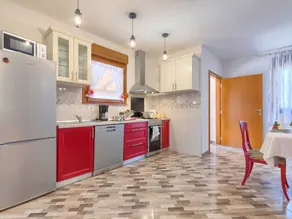 Fully equipped wonderful house with garden, private pool & terrace | Pet-friendly - Image 5